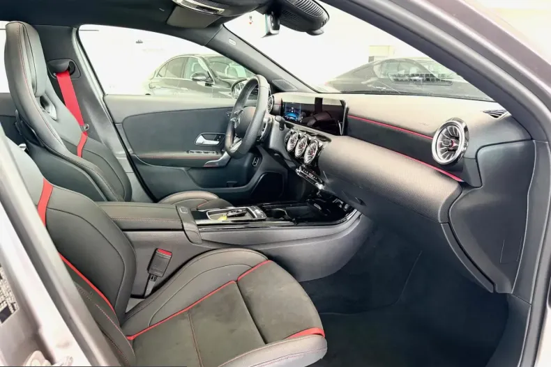 Mercedes-Benz A 35 AMG (Clasa A) din 2025 cu 11.500 km - oferta MER208068 - foto 17