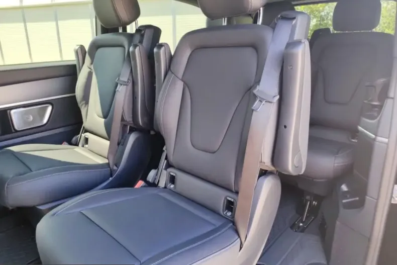 Mercedes-Benz V 300 (Clasa V) din 2024 cu 39.752 km - oferta MER208092 - foto 9