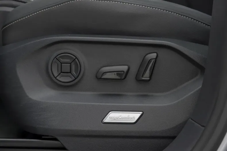 Volkswagen Touareg din 2022 cu 56.745 km - oferta VOL208102 - foto 19