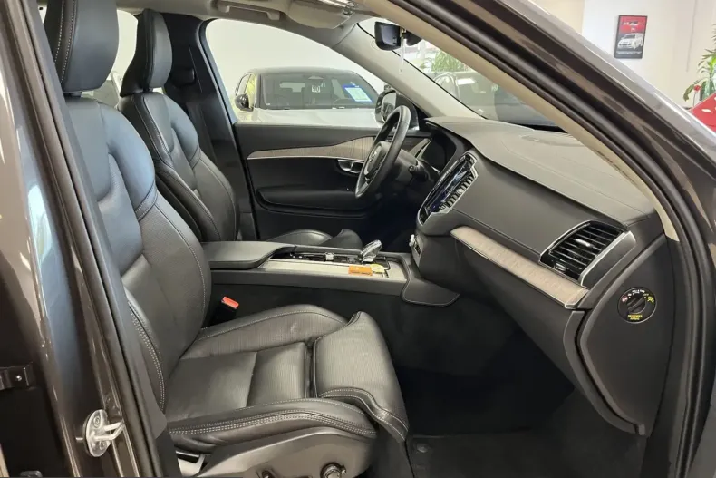 Volvo XC90 din 2023 cu 59.618 km - oferta VOL208119 - foto 19