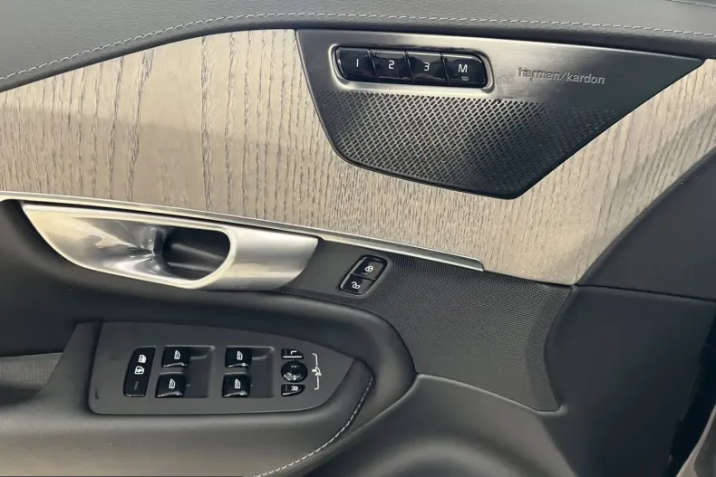 Volvo XC90 din 2023 cu 59.618 km - oferta VOL208119 - foto 20