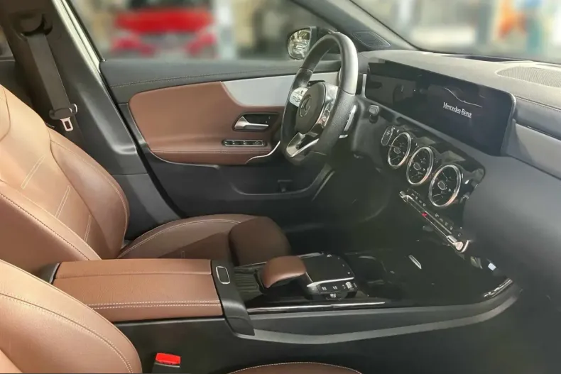 Mercedes-Benz A 250 (Clasa A) din 2023 cu 19.997 km - oferta MER208173 - foto 10