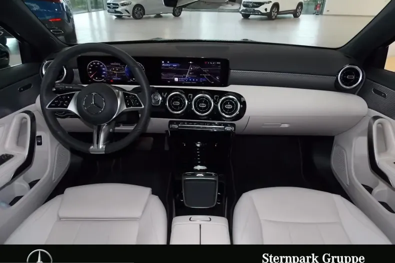 Mercedes-Benz A 250 (Clasa A) din 2024 cu 13.800 km - oferta MER208175 - foto 10