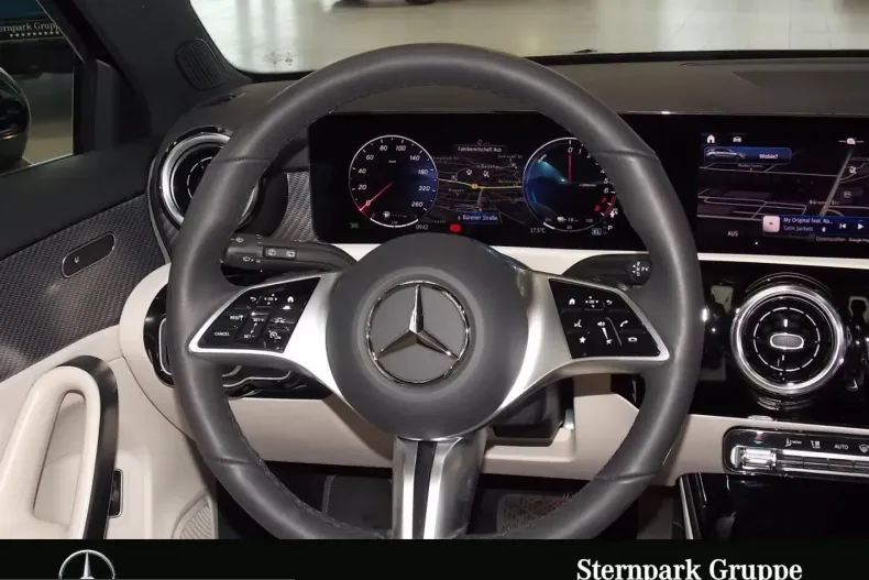 Mercedes-Benz A 250 (Clasa A) din 2024 cu 13.800 km - oferta MER208175 - foto 11