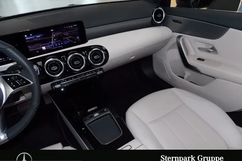 Mercedes-Benz A 250 (Clasa A) din 2024 cu 13.800 km - oferta MER208175 - foto 12