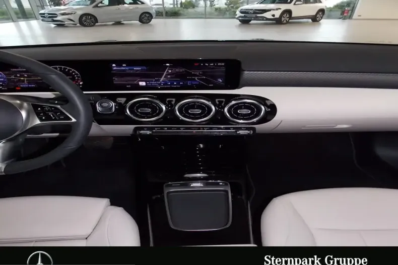 Mercedes-Benz A 250 (Clasa A) din 2024 cu 13.800 km - oferta MER208175 - foto 19