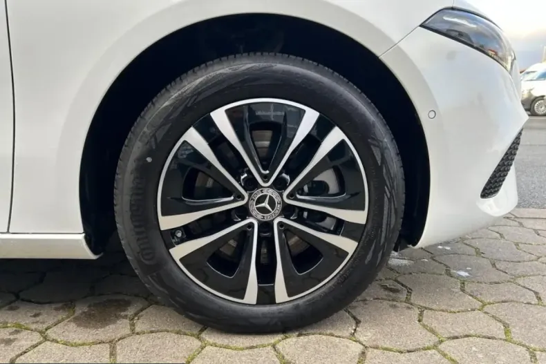 Mercedes-Benz A 250 (Clasa A) din 2024 cu 4.176 km - oferta MER208183 - foto 5