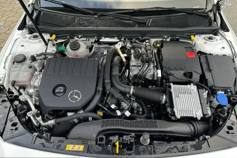 Mercedes-Benz A 250 (Clasa A) din 2024 cu 4.176 km - oferta MER208183 - foto 21