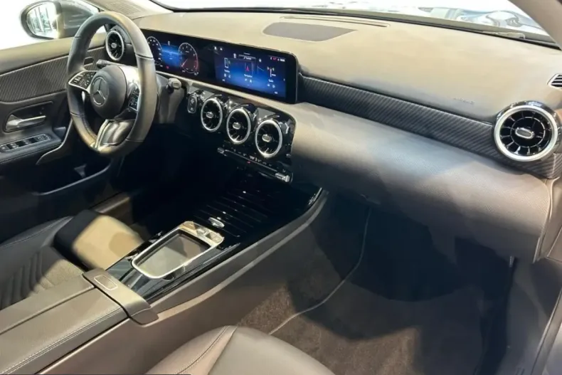 Mercedes-Benz A 200 (Clasa A) din 2024 cu 6.957 km - oferta MER208187 - foto 3