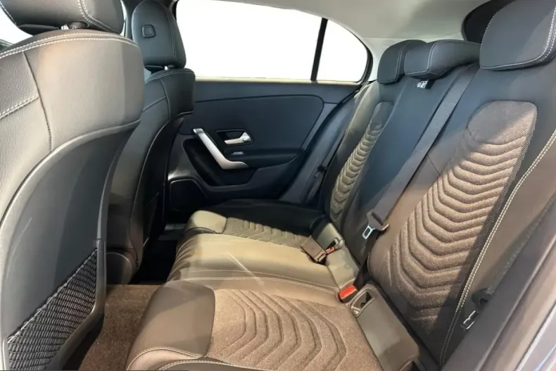 Mercedes-Benz A 200 (Clasa A) din 2024 cu 6.957 km - oferta MER208187 - foto 7