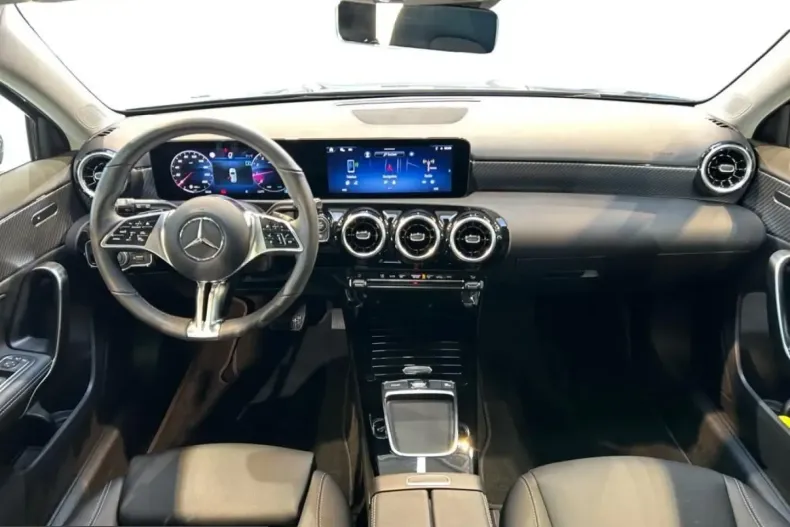 Mercedes-Benz A 200 (Clasa A) din 2024 cu 6.957 km - oferta MER208187 - foto 14