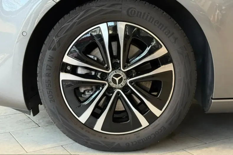 Mercedes-Benz A 200 (Clasa A) din 2024 cu 17.137 km - oferta MER208189 - foto 8