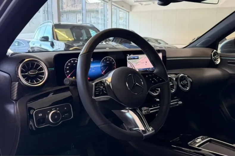 Mercedes-Benz A 200 (Clasa A) din 2024 cu 17.137 km - oferta MER208189 - foto 9