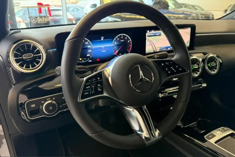 Mercedes-Benz A 200 (Clasa A) din 2024 cu 17.137 km - oferta MER208189 - foto 10