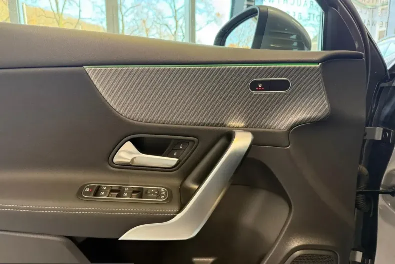 Mercedes-Benz A 200 (Clasa A) din 2024 cu 17.137 km - oferta MER208189 - foto 12