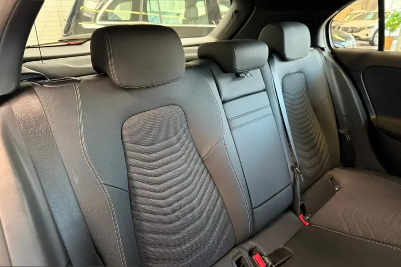 Mercedes-Benz A 200 (Clasa A) din 2024 cu 17.137 km - oferta MER208189 - foto 14