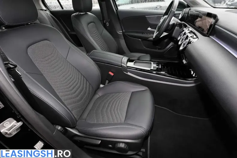 Mercedes-Benz A 200 (Clasa A) din 2024 cu 13.500 km - oferta MER208190 - foto 4