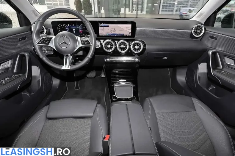 Mercedes-Benz A 200 (Clasa A) din 2024 cu 13.500 km - oferta MER208190 - foto 5