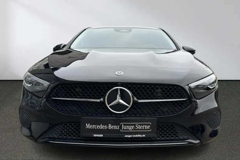 Mercedes-Benz A 200 (Clasa A) din 2024 cu 28.049 km - oferta MER208191 - foto 1