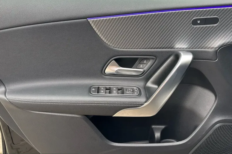 Mercedes-Benz A 200 (Clasa A) din 2024 cu 28.049 km - oferta MER208191 - foto 11