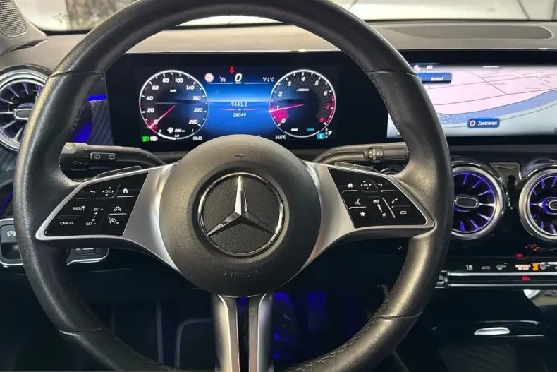 Mercedes-Benz A 200 (Clasa A) din 2024 cu 28.049 km - oferta MER208191 - foto 13