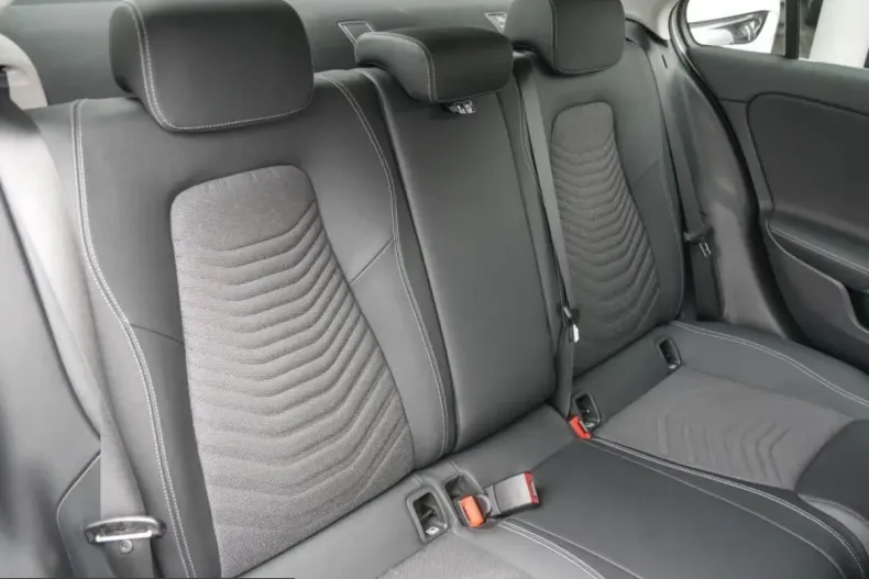 Mercedes-Benz A 200 (Clasa A) din 2024 cu 6.227 km - oferta MER208192 - foto 4