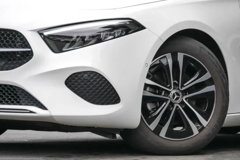 Mercedes-Benz A 200 (Clasa A) din 2024 cu 6.227 km - oferta MER208192 - foto 5