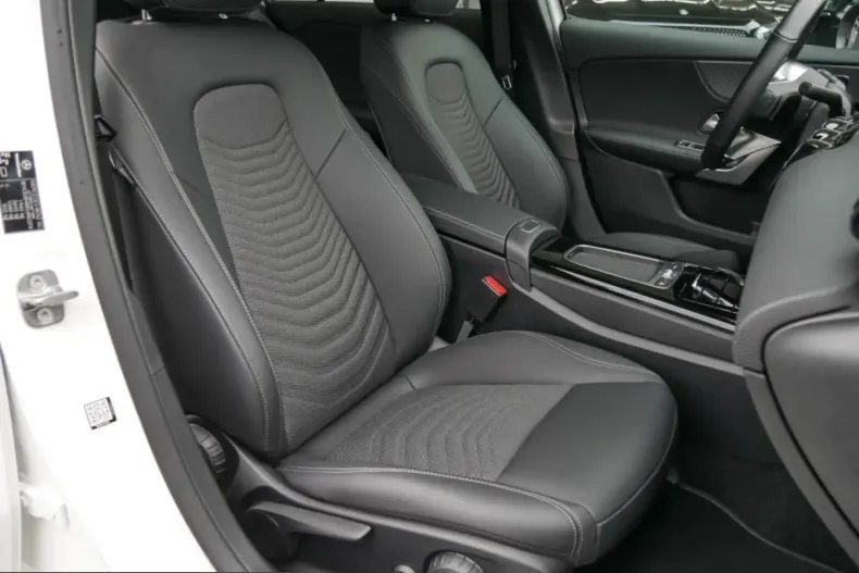 Mercedes-Benz A 200 (Clasa A) din 2024 cu 6.227 km - oferta MER208192 - foto 6