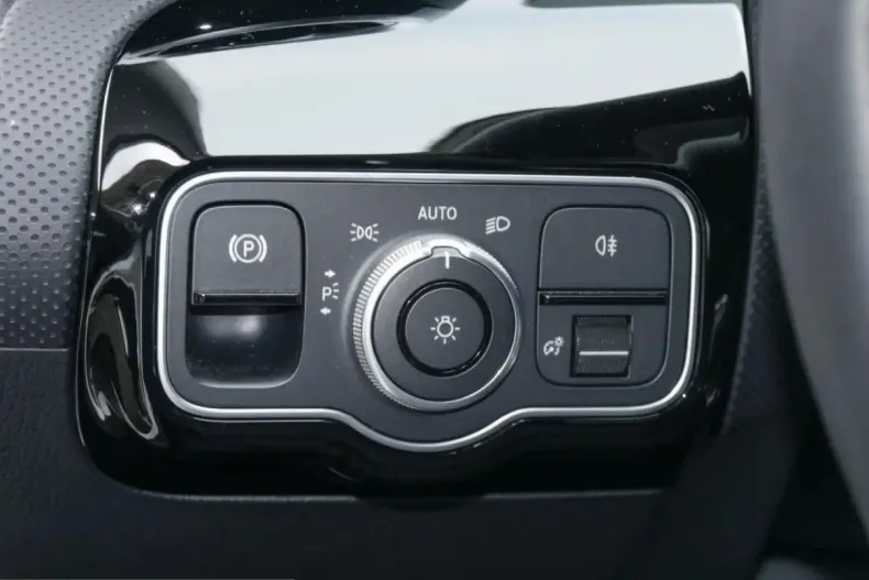 Mercedes-Benz A 200 (Clasa A) din 2024 cu 6.227 km - oferta MER208192 - foto 17