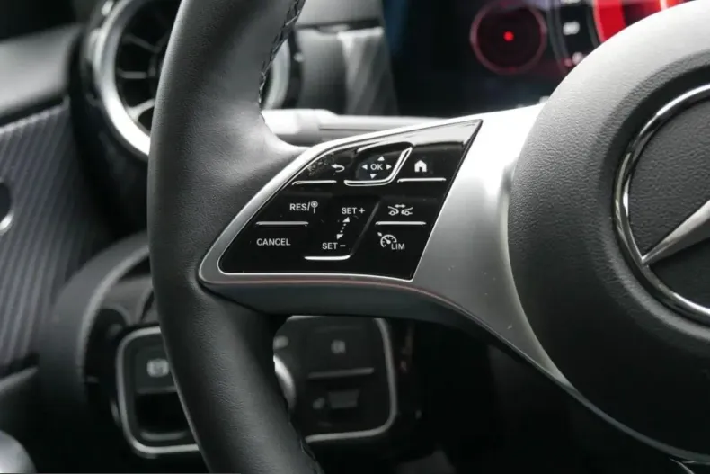 Mercedes-Benz A 200 (Clasa A) din 2024 cu 6.227 km - oferta MER208192 - foto 19