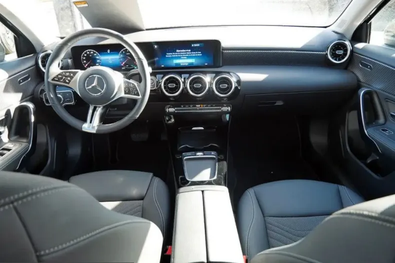 Mercedes-Benz A 200 (Clasa A) din 2025 cu 7.109 km - oferta MER208194 - foto 8