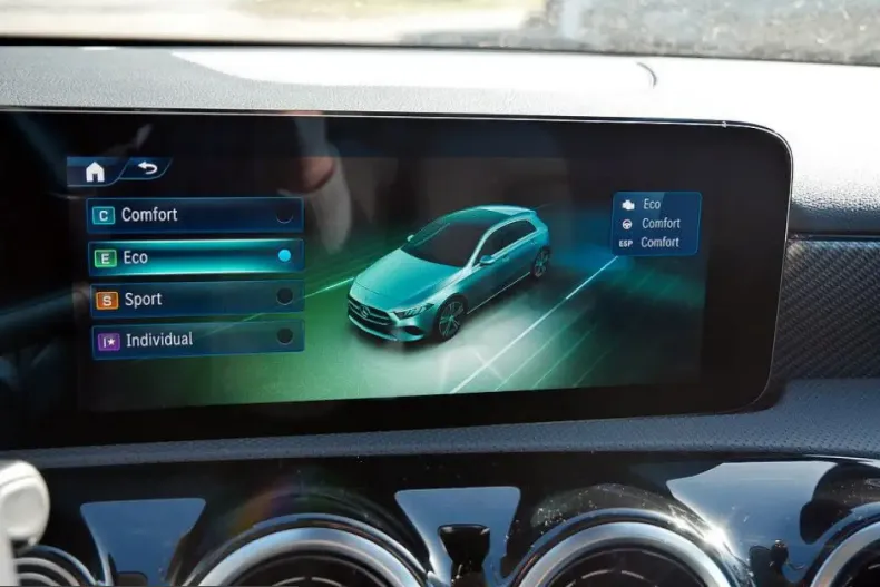 Mercedes-Benz A 200 (Clasa A) din 2025 cu 7.109 km - oferta MER208194 - foto 16