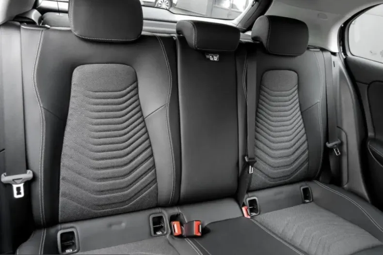 Mercedes-Benz A 200 (Clasa A) din 2024 cu 5.606 km - oferta MER208195 - foto 5