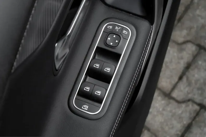 Mercedes-Benz A 200 (Clasa A) din 2024 cu 5.606 km - oferta MER208195 - foto 14