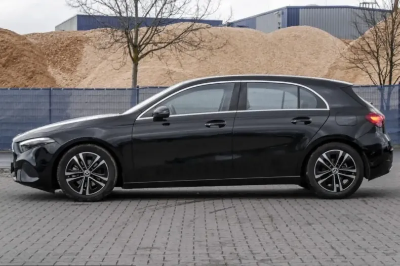 Mercedes-Benz A 200 (Clasa A) din 2024 cu 5.606 km - oferta MER208195 - foto 21