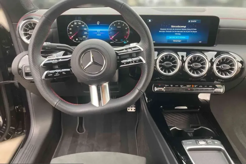 Mercedes-Benz CLA 200 (Clasa CLA) din 2024 cu 15.680 km - oferta MER208206 - foto 8