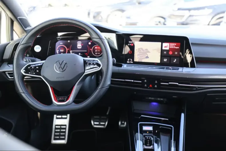 Volkswagen Golf din 2023 cu 10.389 km - oferta VOL208216 - foto 6