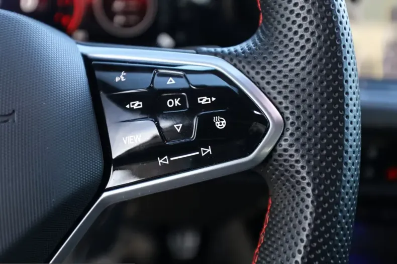 Volkswagen Golf din 2023 cu 10.389 km - oferta VOL208216 - foto 8