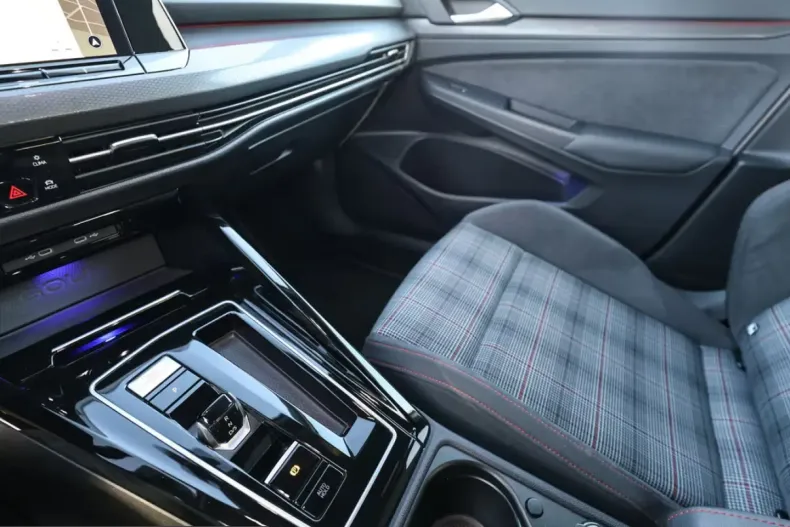 Volkswagen Golf din 2023 cu 10.389 km - oferta VOL208216 - foto 10