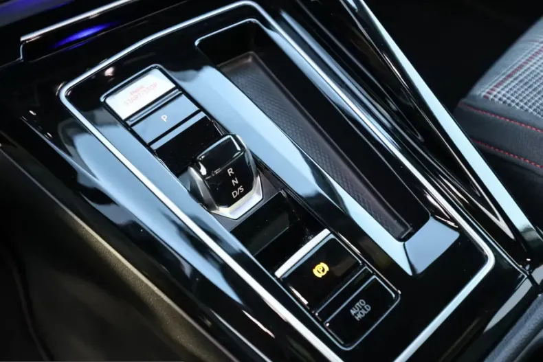 Volkswagen Golf din 2023 cu 10.389 km - oferta VOL208216 - foto 11