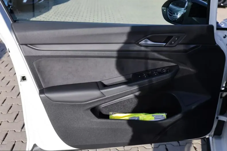 Volkswagen Golf din 2023 cu 10.389 km - oferta VOL208216 - foto 17