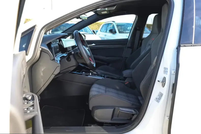 Volkswagen Golf din 2023 cu 10.389 km - oferta VOL208216 - foto 18