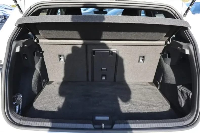 Volkswagen Golf din 2023 cu 10.389 km - oferta VOL208216 - foto 22