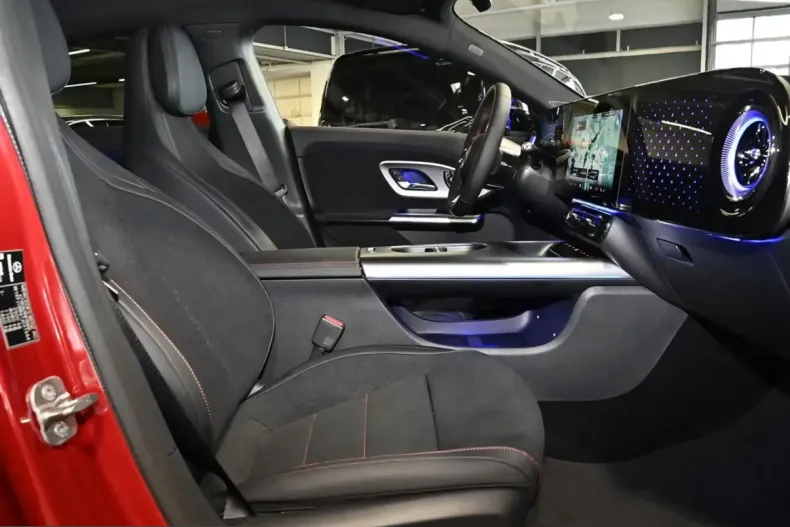 Mercedes-Benz CLA 200 (Clasa CLA) din 2025 cu 9.900 km - oferta MER208217 - foto 6