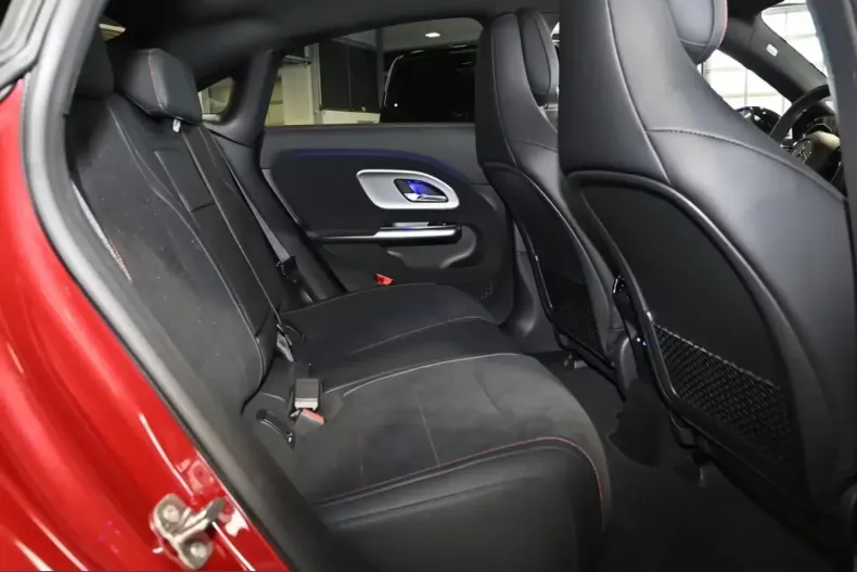 Mercedes-Benz CLA 200 (Clasa CLA) din 2025 cu 9.900 km - oferta MER208217 - foto 9