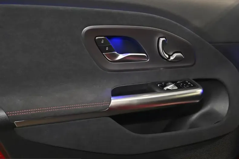 Mercedes-Benz CLA 200 (Clasa CLA) din 2025 cu 9.900 km - oferta MER208217 - foto 10