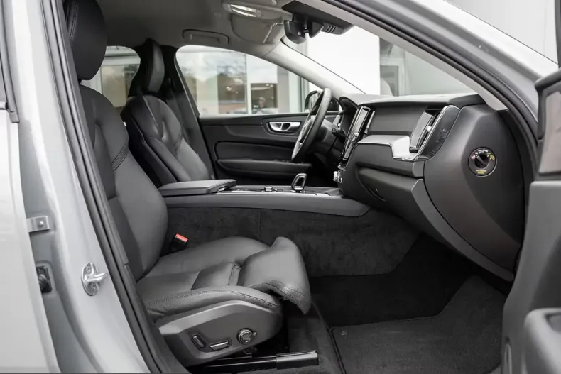 Volvo XC60 din 2024 cu 37.400 km - oferta VOL208225 - foto 8