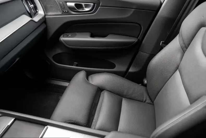 Volvo XC60 din 2024 cu 37.400 km - oferta VOL208225 - foto 9