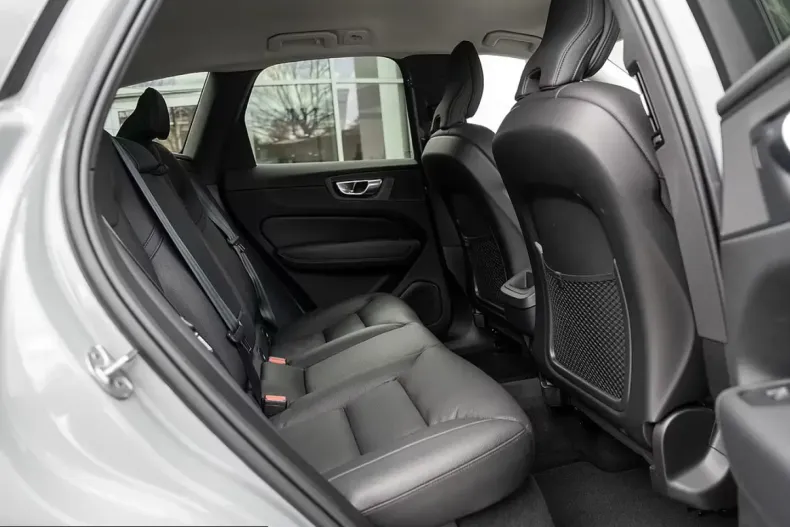 Volvo XC60 din 2024 cu 37.400 km - oferta VOL208225 - foto 11