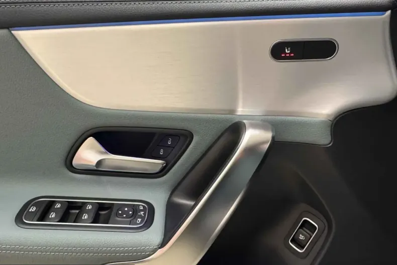 Mercedes-Benz CLA 200 (Clasa CLA) din 2024 cu 24.027 km - oferta MER208234 - foto 6